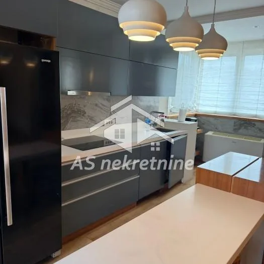 Četvorosoban stan za izdavanje, Slavija, Beograd, 250m², 2.700 €/mes