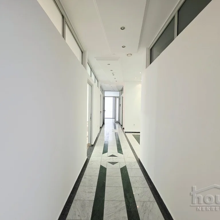 Lokal za izdavanje, Bulevar Oslobođenja, Novi Sad, 245m², 1.500 €/mes