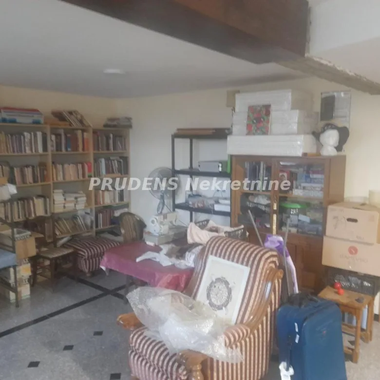 Kuća Prodaja Beograd  190 m2
