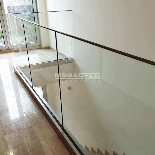 Stan Izdavanje Beograd Senjak 156 m2