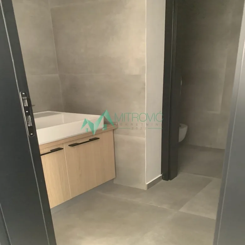 Lokal Prodaja Novi Sad  182 m2