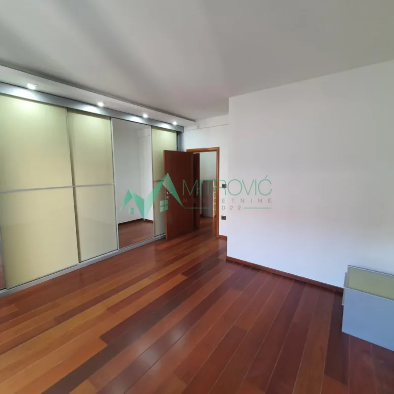 Četvorosoban stan na prodaju, Centar, Novi Sad, 126m², 363.380 €