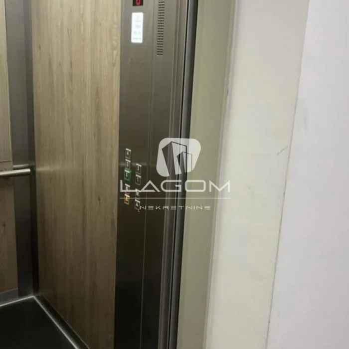 Trosoban stan na prodaju, Ledine, Beograd, 59m², 174.000 €