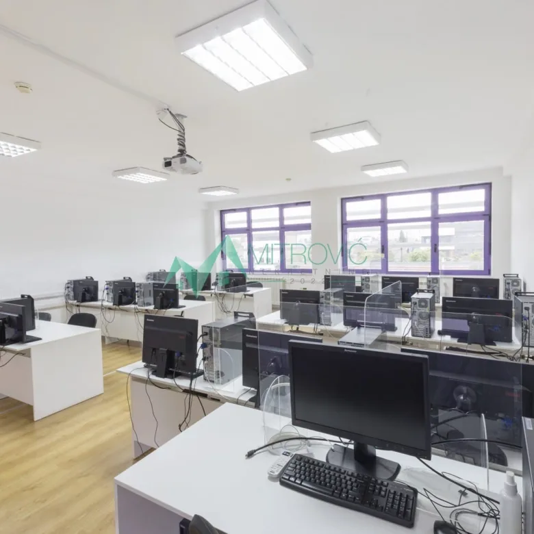 Lokal Prodaja Novi Sad  800 m2