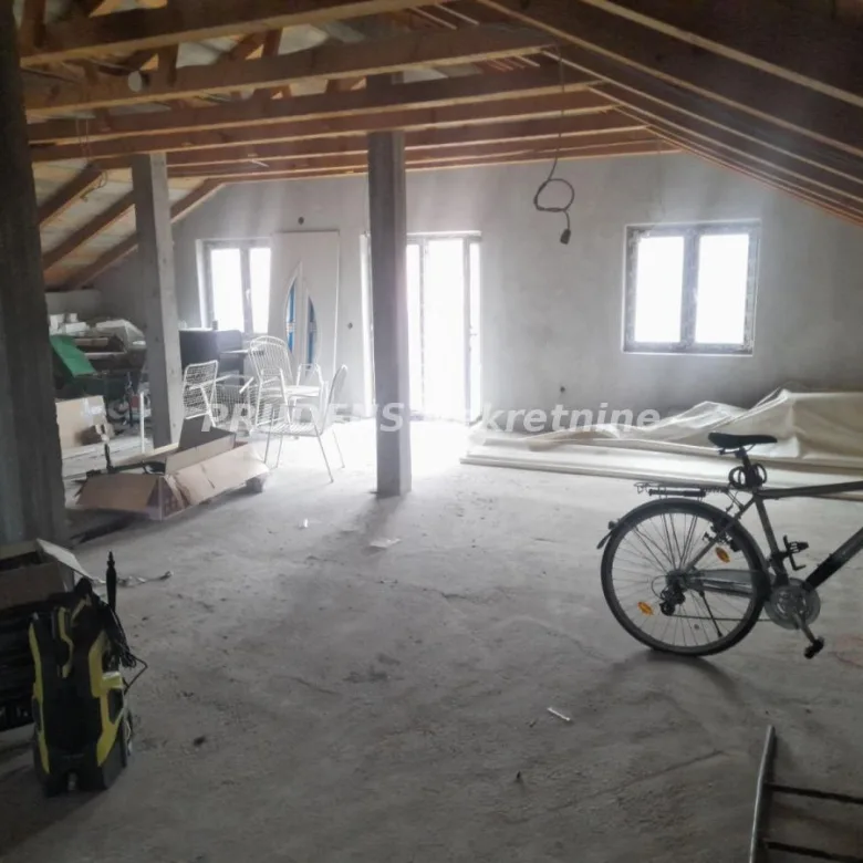 Kuća na prodaju, Surčin, Beograd, 218m², 270.000 €