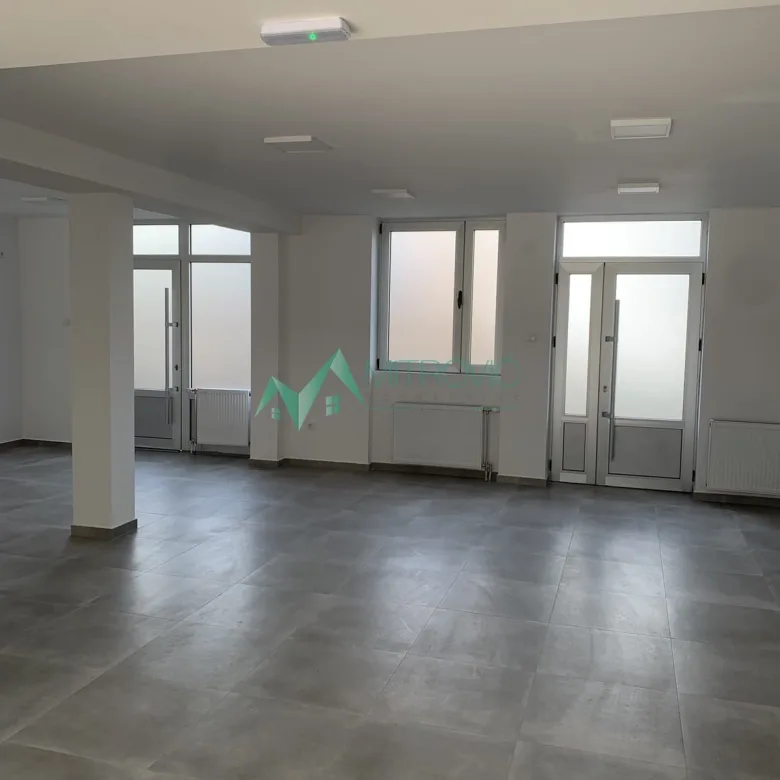 Lokal Prodaja Novi Sad  182 m2
