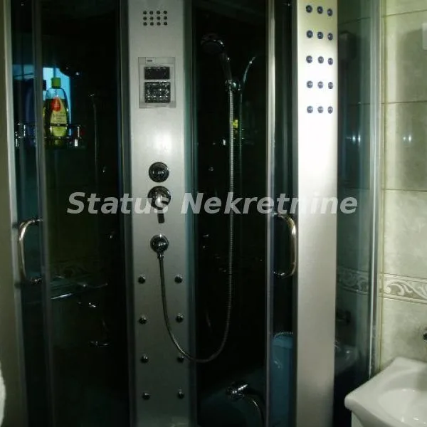 Kuća na prodaju, Irig, 360m², 515.000 €