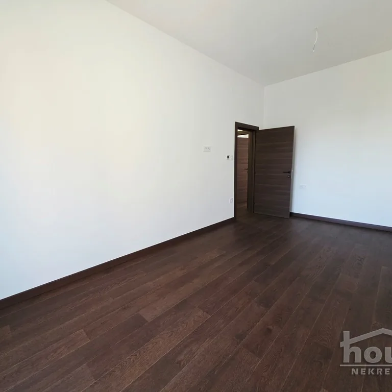 Četvorosoban stan na prodaju, Sremska Kamenica, Novi Sad, 125m², 1. sprat, 306.250 €