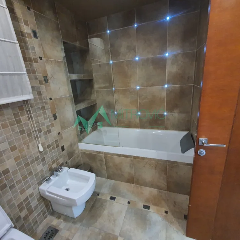 Četvorosoban stan na prodaju, Centar, Novi Sad, 126m², 363.380 €
