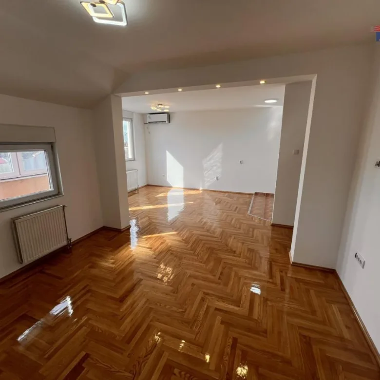 Četvorosoban stan na prodaju, Bulevar Evrope, Novi Sad, 117m², 215.000 €