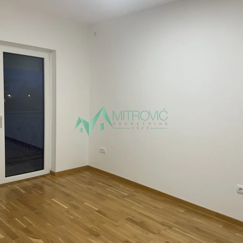 Trosoban stan na prodaju, Salajka, Novi Sad, 77m², 500 €