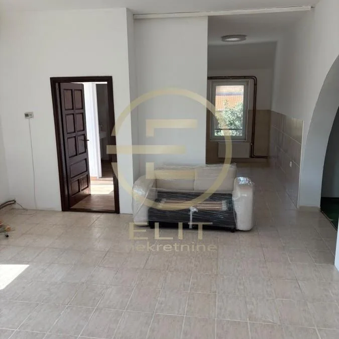 Lokal Izdavanje Novi Sad  106 m2