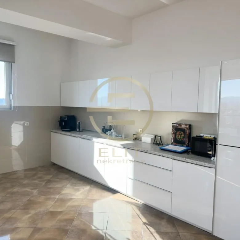 Lokal za izdavanje, Bulevar Oslobođenja, Novi Sad, 312m², 3.850 €/mes