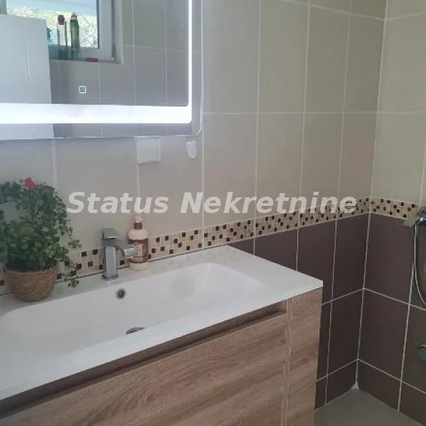 Kuća na prodaju, Irig, 360m², 515.000 €