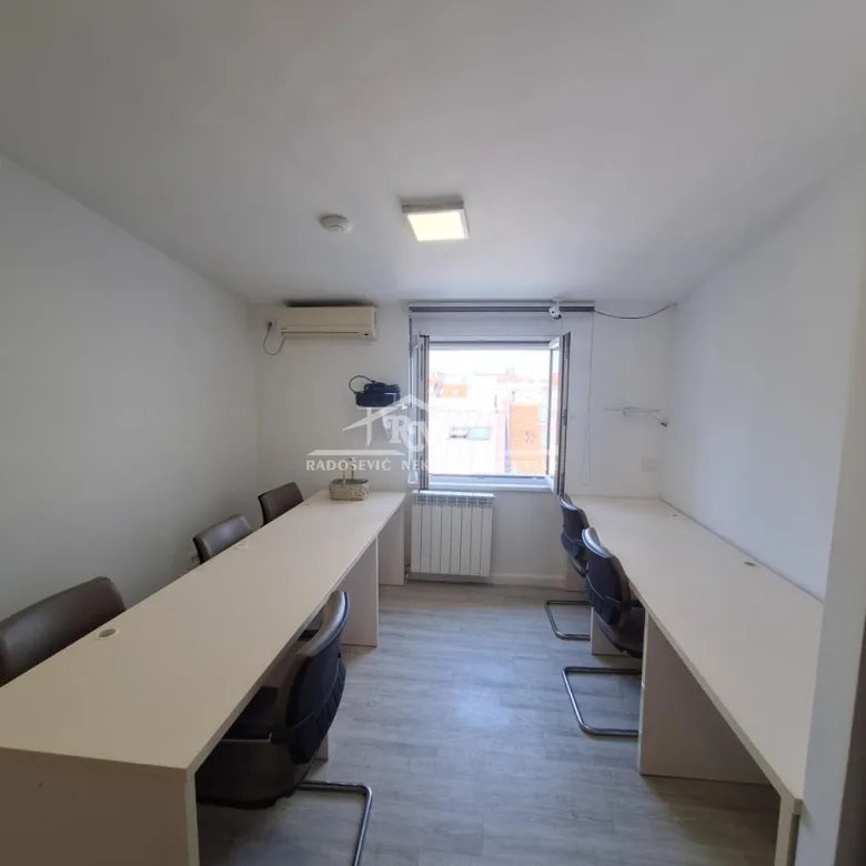 Četvoroiposoban stan na prodaju, Đeram Pijaca, Beograd, 118m², 6. sprat, 383.500 €