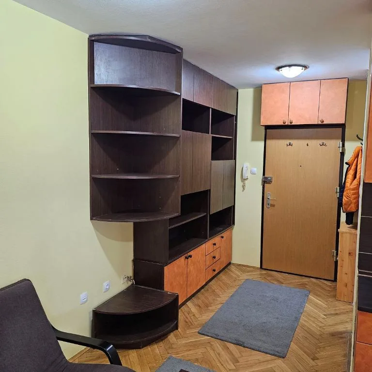 Stan Izdavanje Novi Sad  22 m2