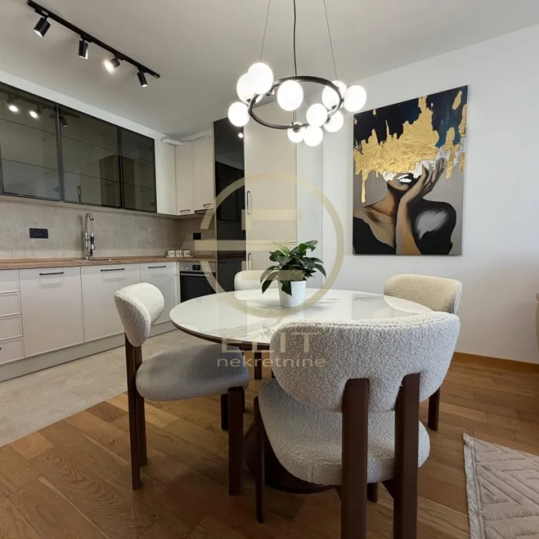 Trosoban stan za izdavanje, Sajmište, Novi Sad, 72m², 5. sprat, 1.300 €/mes
