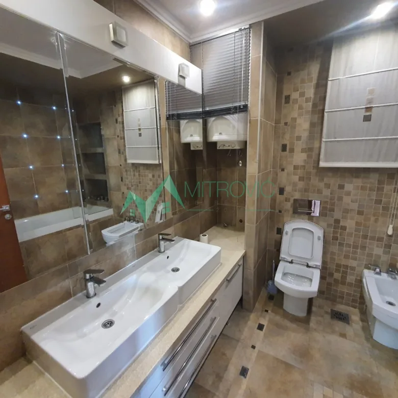 Četvorosoban stan na prodaju, Centar, Novi Sad, 126m², 363.380 €