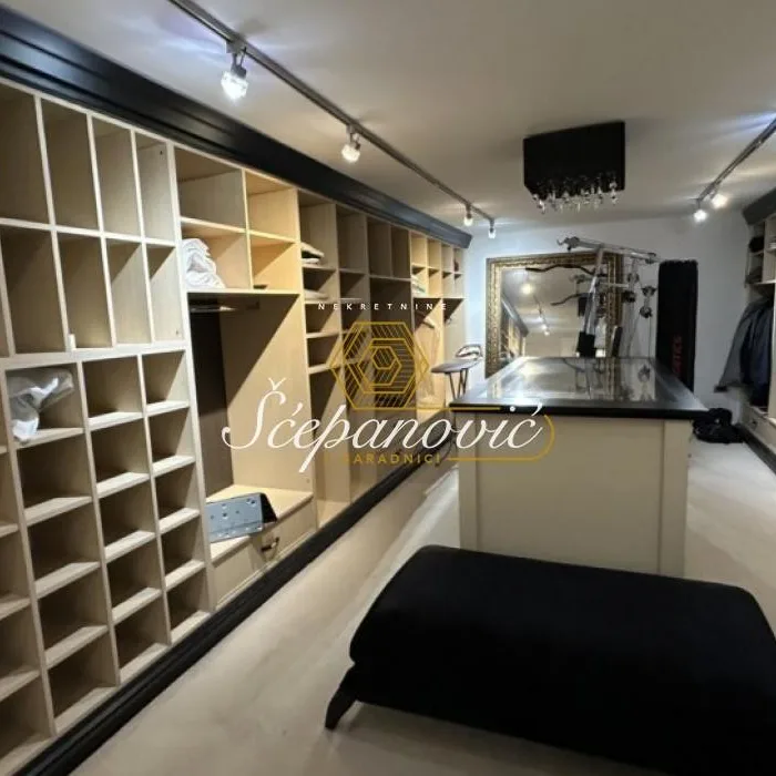 Kuća za izdavanje, Čardak, Novi Sad, 223m², 1.100 €/mes