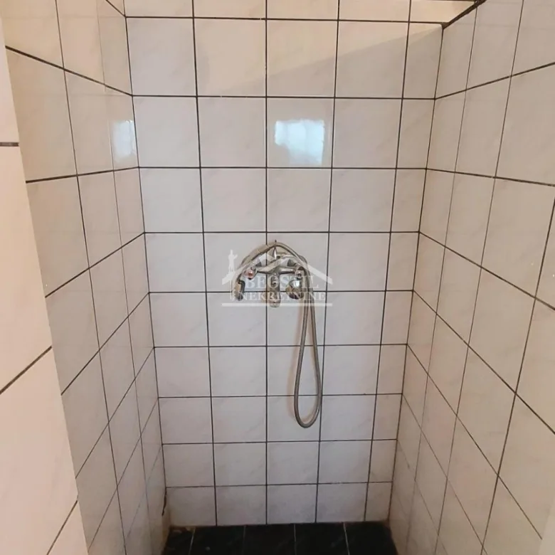 Lokal za izdavanje, Cvetkova Pijaca, Beograd, 74m², 450 €/mes