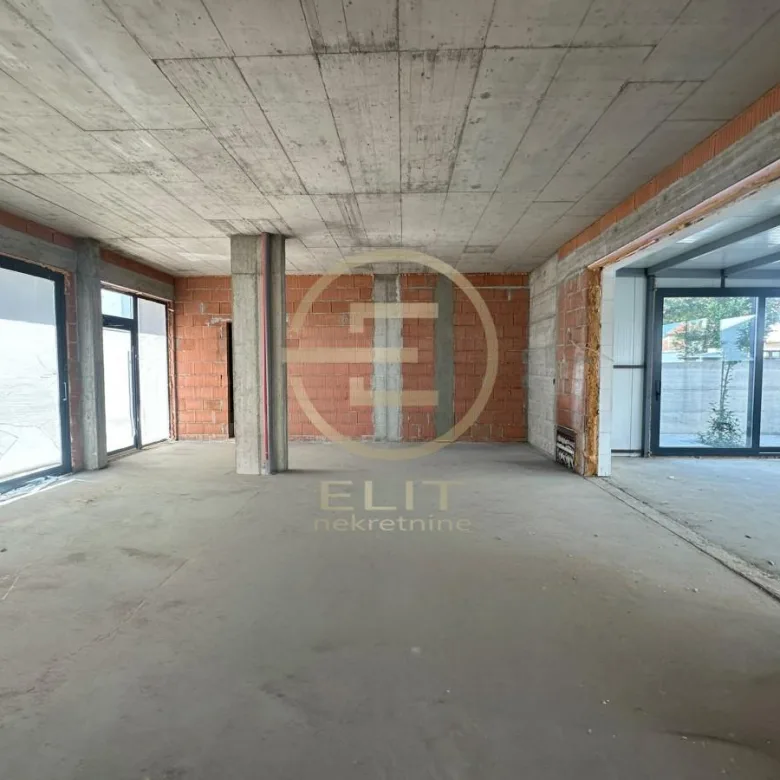 Lokal Izdavanje Novi Sad Bulevar Patrijarha Pavla 314 m2