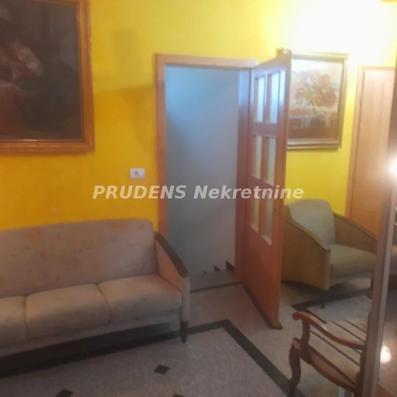 Kuća Prodaja Beograd  190 m2