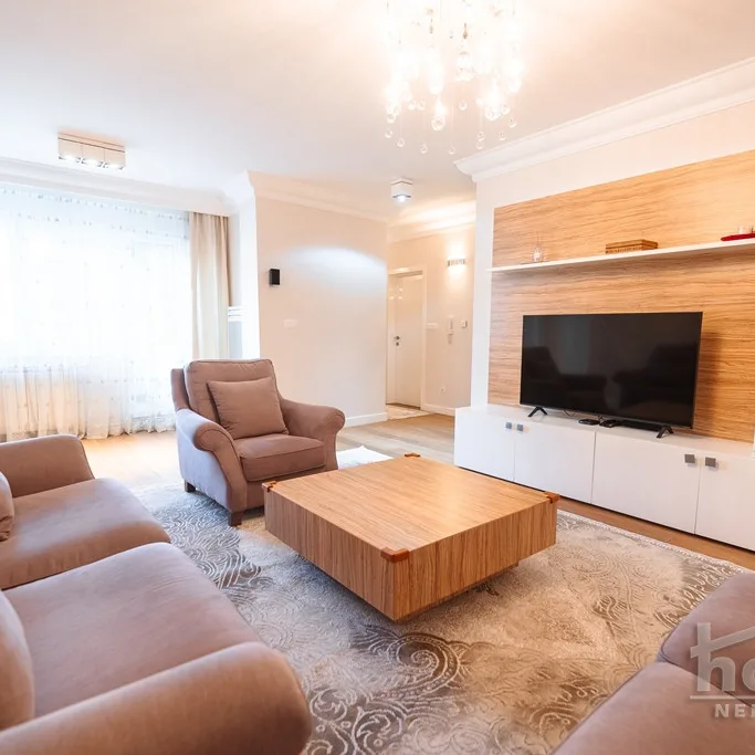 Višesoban stan na prodaju, Bulevar Oslobođenja, Novi Sad, 213m², 3. sprat, 617.700 €