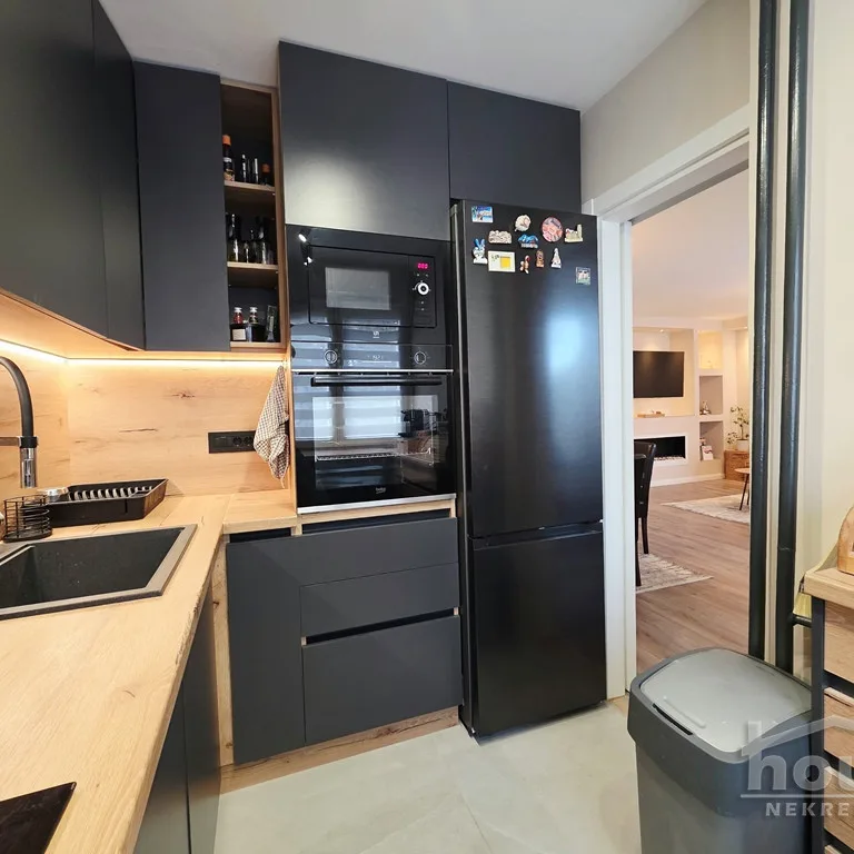 Trosoban stan na prodaju, Socijalno, Novi Sad, 76m², 252.000 €