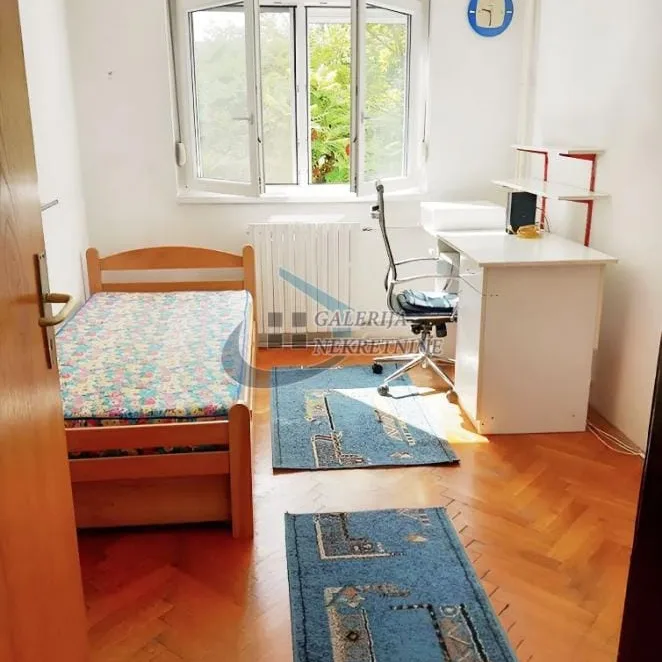 Stan Prodaja Inđija  72 m2