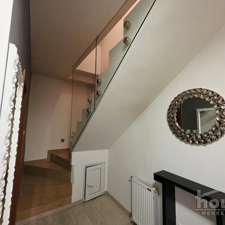 Trosoban stan na prodaju, Nova Detelinara, Novi Sad, 72m², 4. sprat, 187.200 €