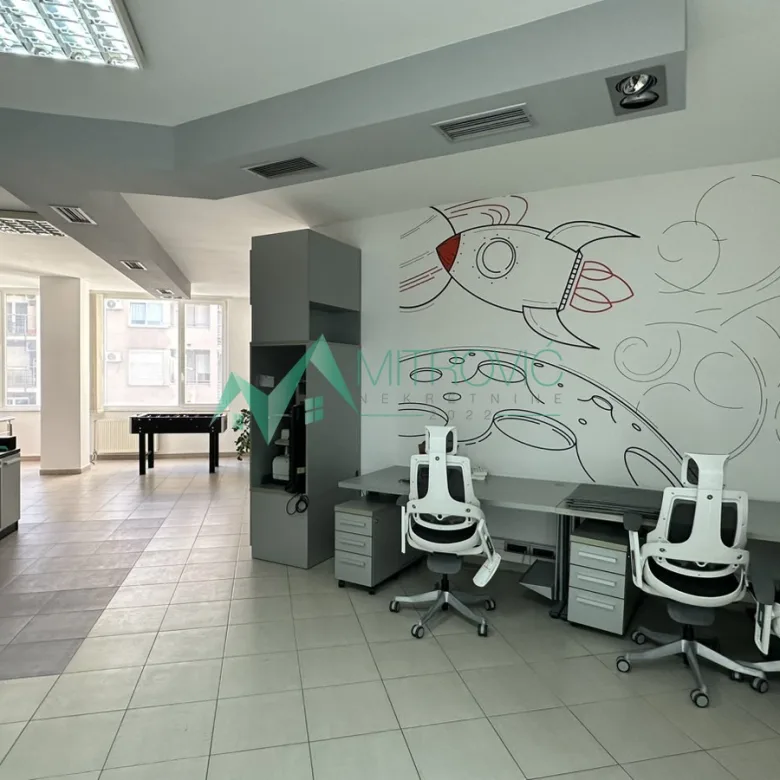 Lokal za izdavanje, Bulevar Oslobođenja, Novi Sad, 282m², 3.000 €/mes