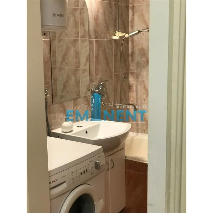Lokal za izdavanje, Blok 28, Beograd, 82m², 880 €/mes
