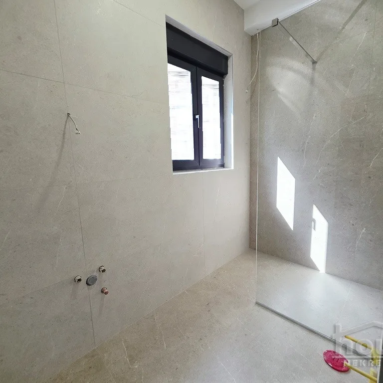 Stan Prodaja Novi Sad  140 m2