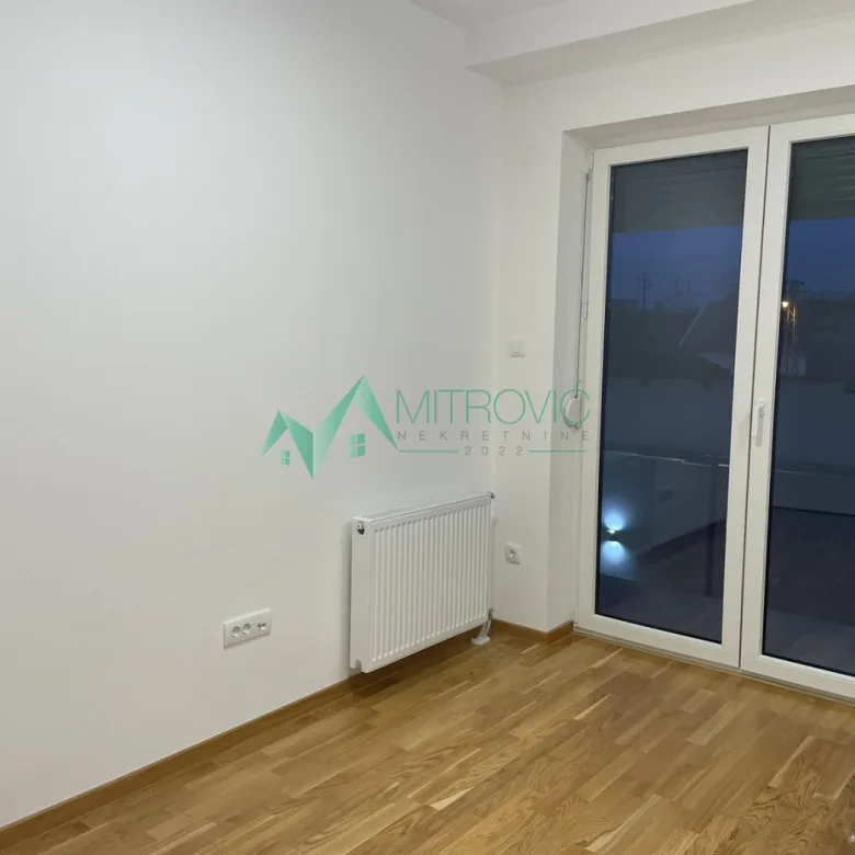 Trosoban stan na prodaju, Salajka, Novi Sad, 77m², 500 €