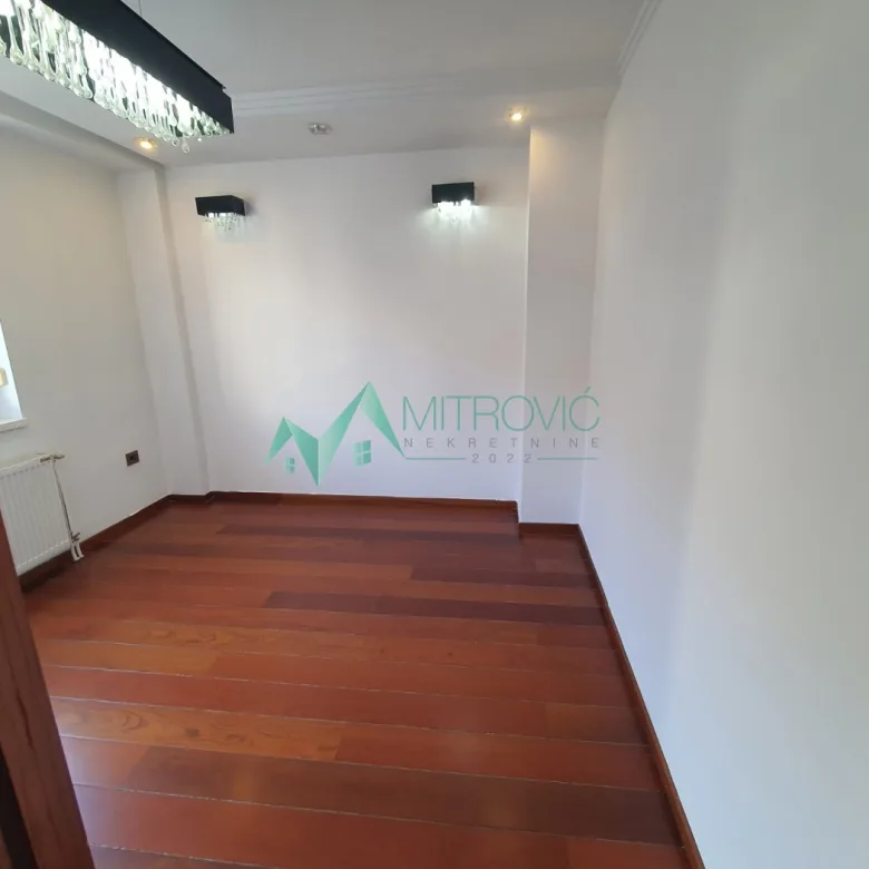 Četvorosoban stan na prodaju, Centar, Novi Sad, 126m², 363.380 €