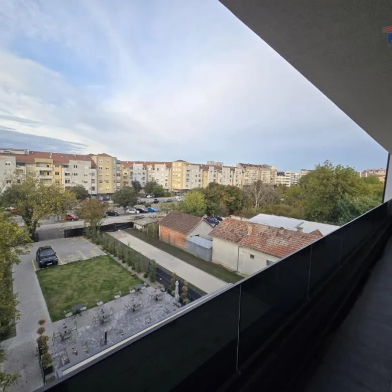 Lokal Izdavanje Novi Sad  221 m2