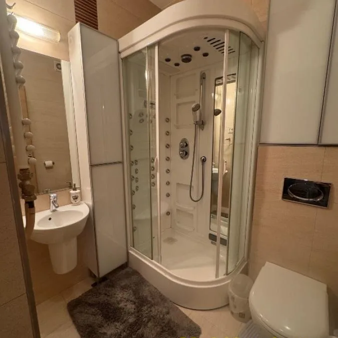 Trosoban stan za izdavanje, Vukov Spomenik, Beograd, 131m², 1.990 €/mes