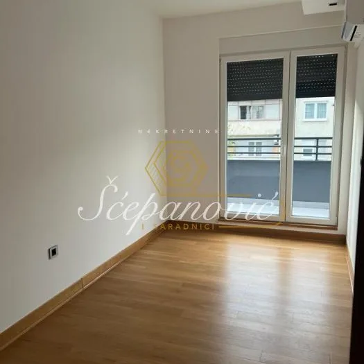 Stan Prodaja Novi Sad  240 m2