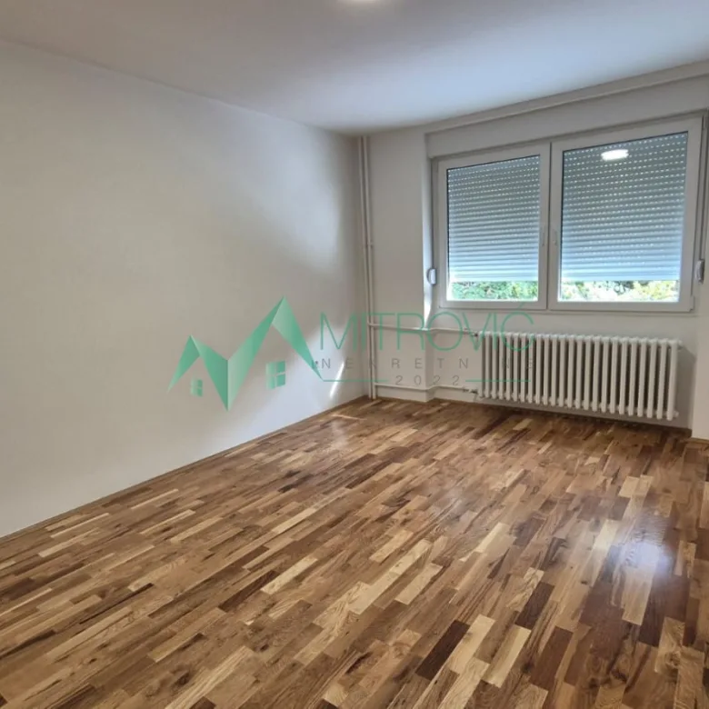Četvorosoban stan na prodaju, Banatić, Novi Sad, 95m², 277.070 €
