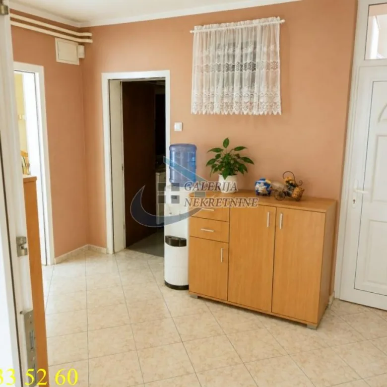 Kuća na prodaju, Centar, Inđija, 190m², 190.000 €