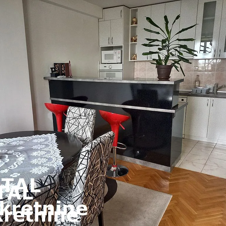 Trosoban stan na prodaju, Bulevar Oslobođenja, Novi Sad, 101m², 288.400 €