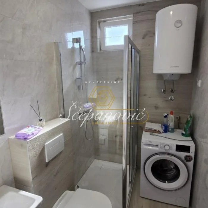 Četvorosoban stan na prodaju, Kamenjar, Novi Sad, 88m², 193.000 €