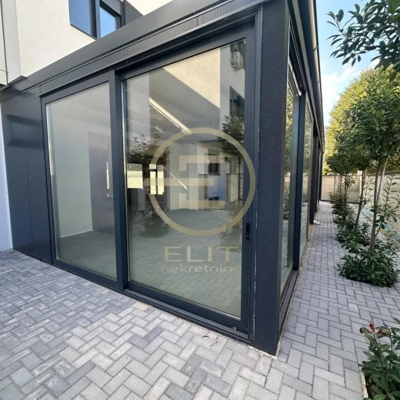 Lokal Izdavanje Novi Sad Bulevar Patrijarha Pavla 314 m2