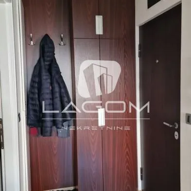 Trosoban stan na prodaju, Banovo Brdo, Beograd, 77m², 265.000 €