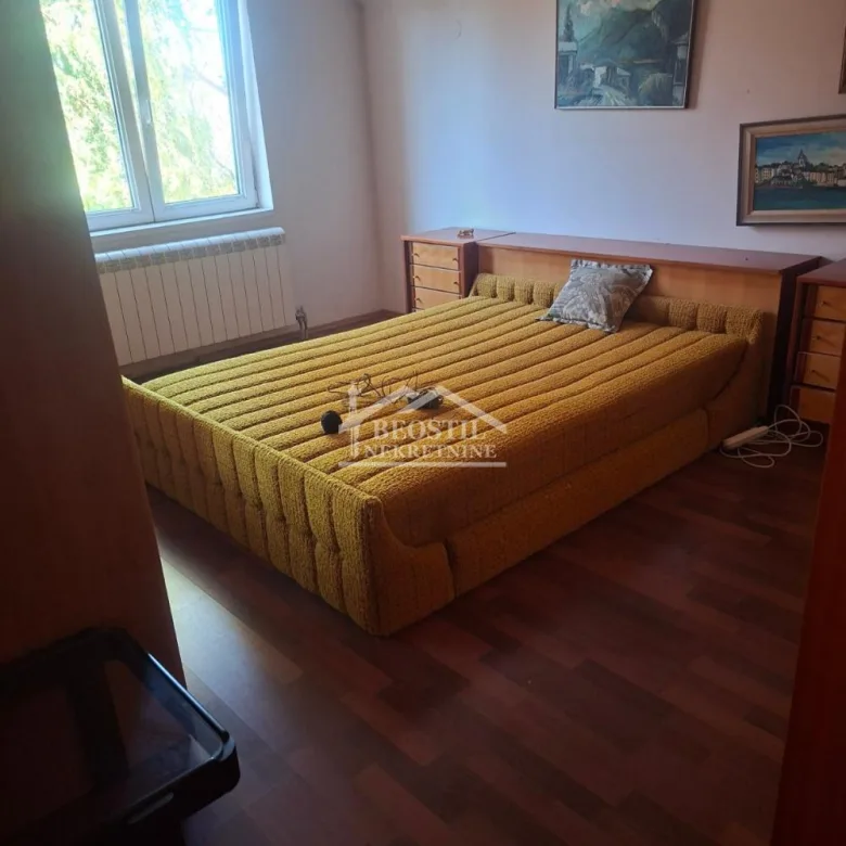 Kuća Izdavanje Beograd Ledine 233 m2