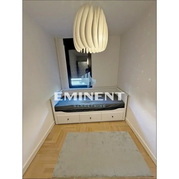 Trosoban stan za izdavanje, Banovo Brdo, Beograd, 76m², 2. sprat, 1.250 €/mes