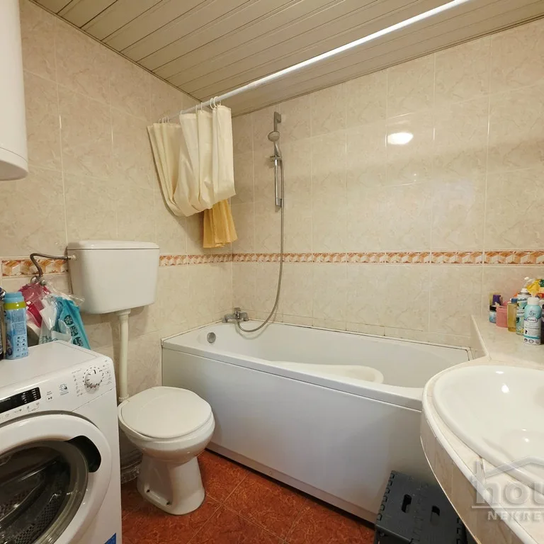 Troiposoban stan na prodaju, Grbavica, Novi Sad, 79m², 2. sprat, 250.000 €