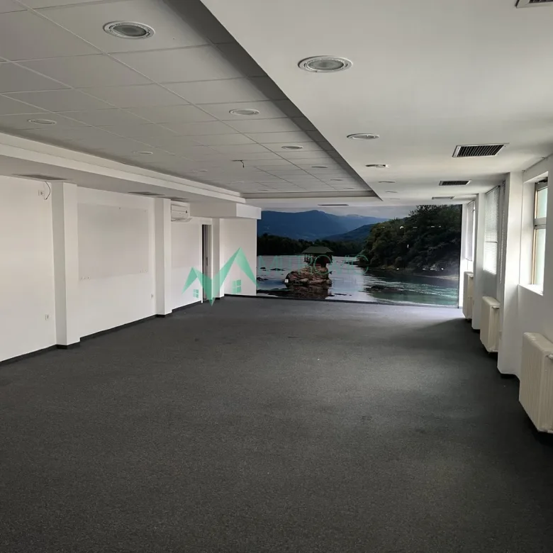 Lokal Prodaja Novi Sad  1050 m2