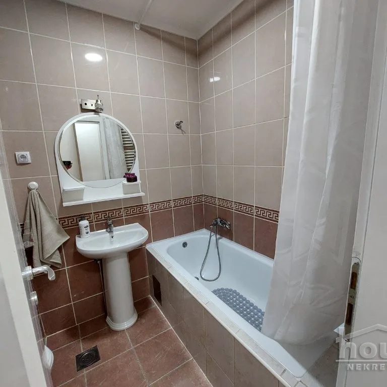 Jednoiposoban stan na prodaju, Bulevar Oslobođenja, Novi Sad, 36m², 1. sprat, 126.000 €
