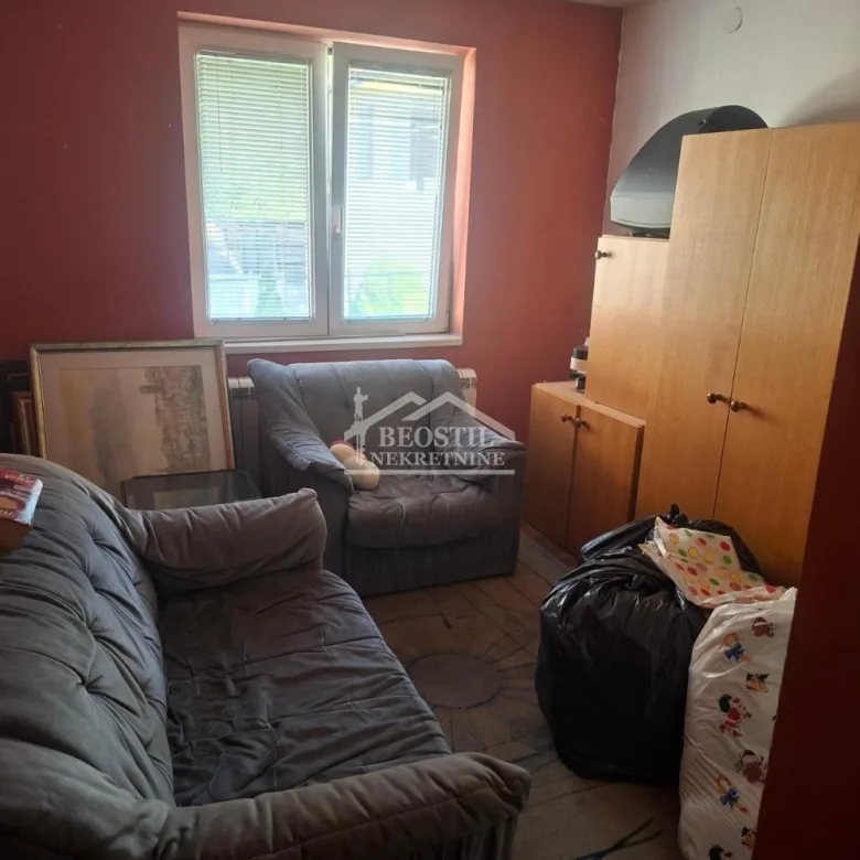 Kuća Izdavanje Beograd Ledine 233 m2